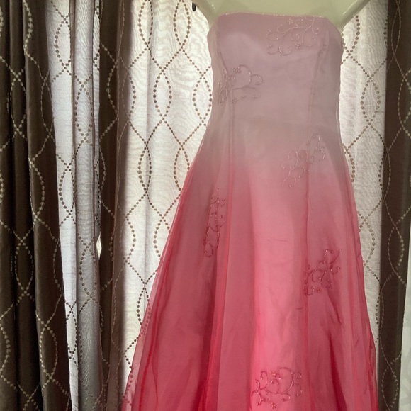 Gorgeous Sleeveless Prom Dress Fluffy Maxi - Picture 3 of 6